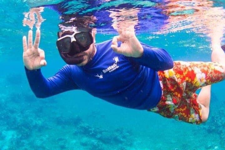 Roatán Reef Snorkeling: West Bay Beach, Chocolate Factory & Craft Markets photo 2