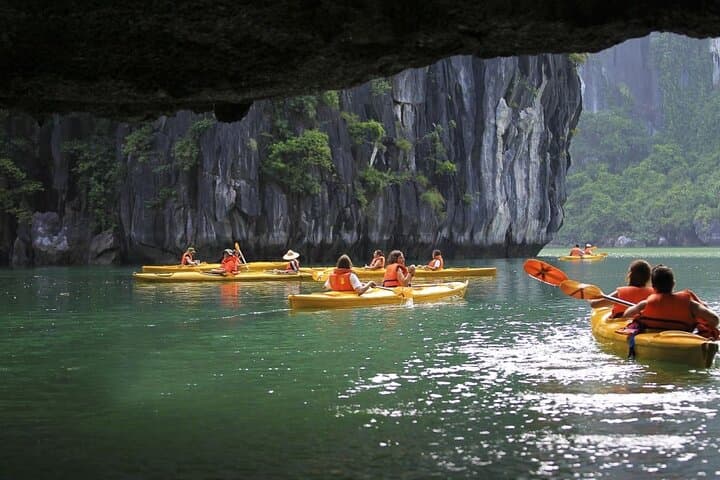 Full-Day Ha Long Bay Cruise to Titop Island, Luon Cave & Sung Sot