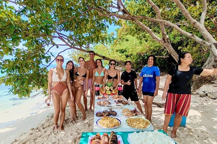 Private Port Barton Island Hopping & Turtle Watching with Lunch photo 3