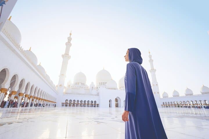 Abu Dhabi Highlights Day Trip from Dubai — Sheikh Zayed, Heritage Village & Corniche Sights