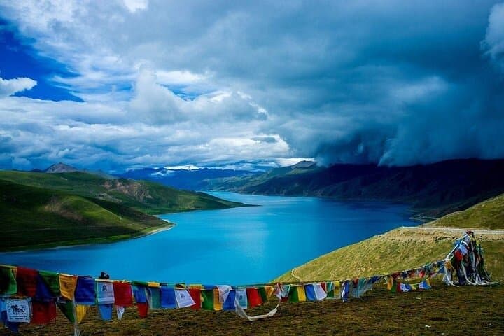 Explore Lhasa, Yamdrok Lake & Shigatse: 6-Day Small-Group Tour from Chongqing photo 2