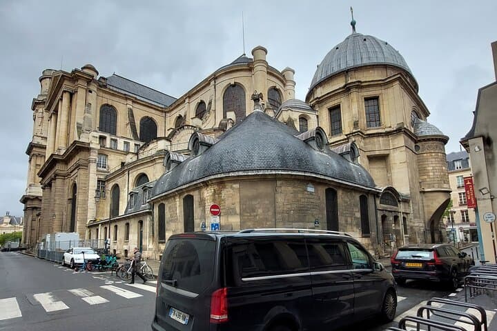 Private Transfer Inside Paris: Hotel, AirBnB & Train Station Pickup photo 2