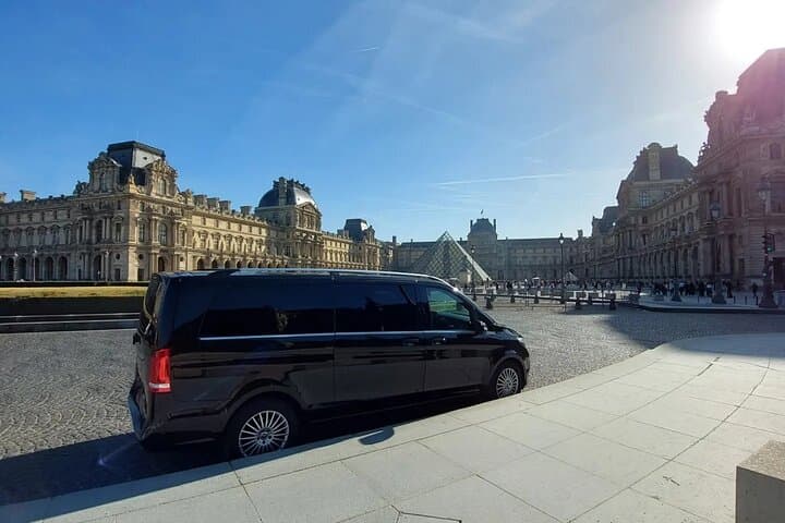Private Transfer Inside Paris: Hotel, AirBnB & Train Station Pickup photo 3