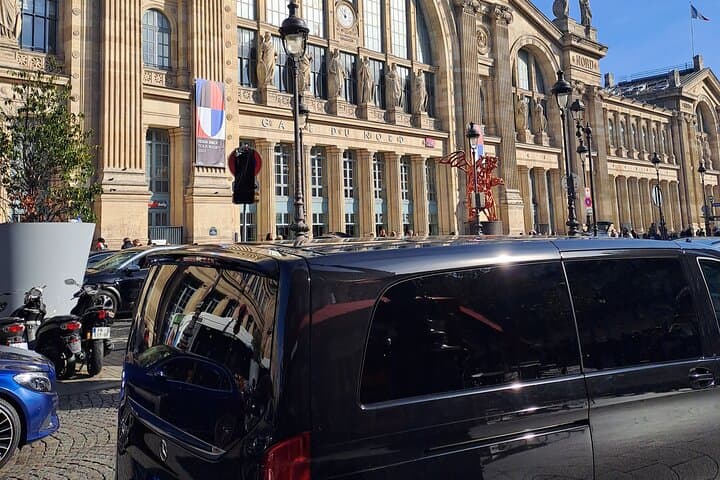 Private Transfer Inside Paris: Hotel, AirBnB & Train Station Pickup photo 5