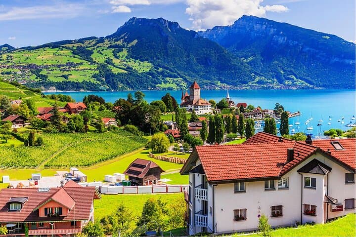 Private Swiss Day Tour: Bern, Castles & Lakes from Zurich