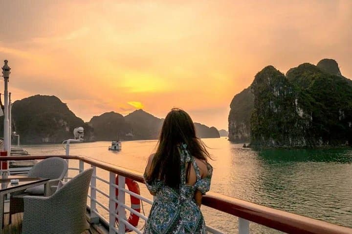 Full-Day Halong Bay Boat Tour with Kayaking & Swimming from Hanoi photo 1