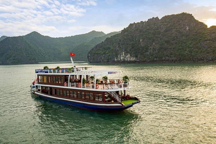 Full-Day Halong Bay Boat Tour with Kayaking & Swimming from Hanoi photo 3