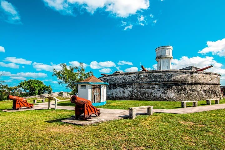 Pirates Ashore Adventure & Queen's Staircase Scooter Tour — Nassau Forts and Living History