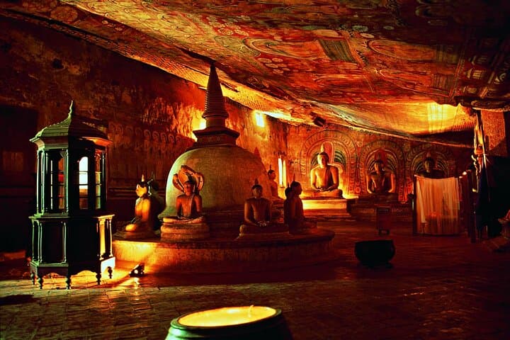 Sigiriya Expedition: Climb the Lion Rock and Explore Dambulla Cave Temple photo 3