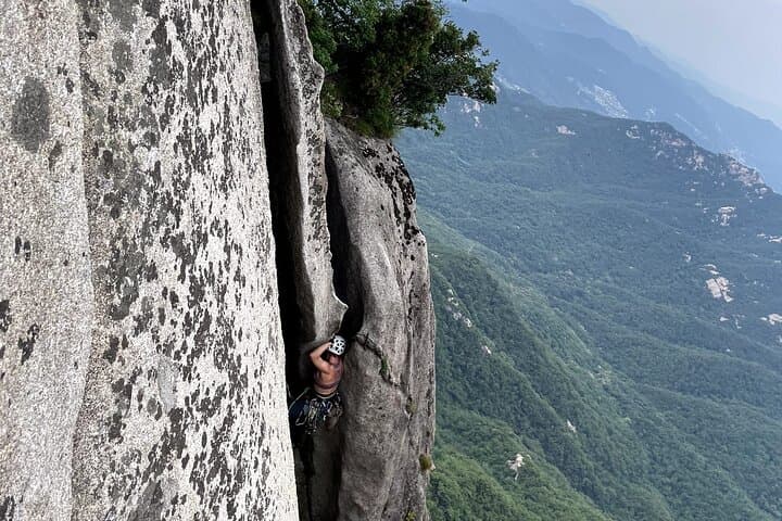 Conquer Bukhan Mountain: Multi-Pitch Climbing in Seoul’s Urban Wilderness