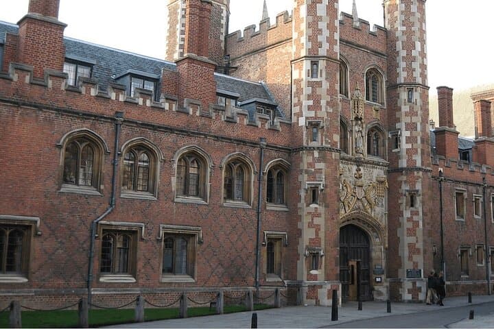 Cambridge Private Walking Tour — Kings College, River Cam & Historic Colleges Walk photo 1