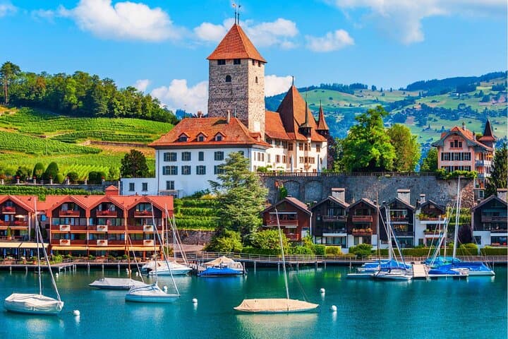 Interlaken Private Car Tour to Bern, Grindelwald & Lake Thun Castles photo 3