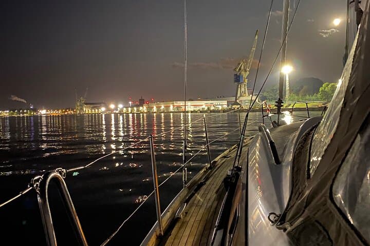 Gdansk Scenic Evening Yacht Cruise with Prosecco and Shipyard Views