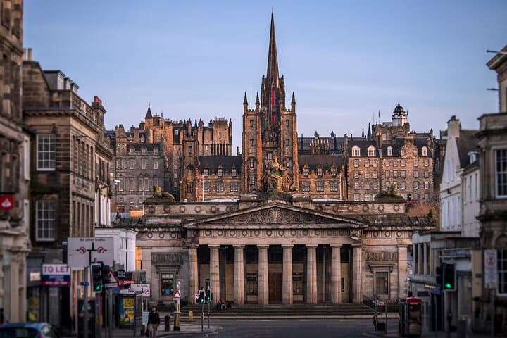 Edinburgh Full-Day Walking Tour with Castle Entry: Old Town, New Town & National Gallery