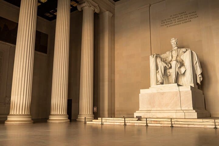 Private DC Monuments Walking Tour — Lincoln Memorial to Washington Monument photo 4