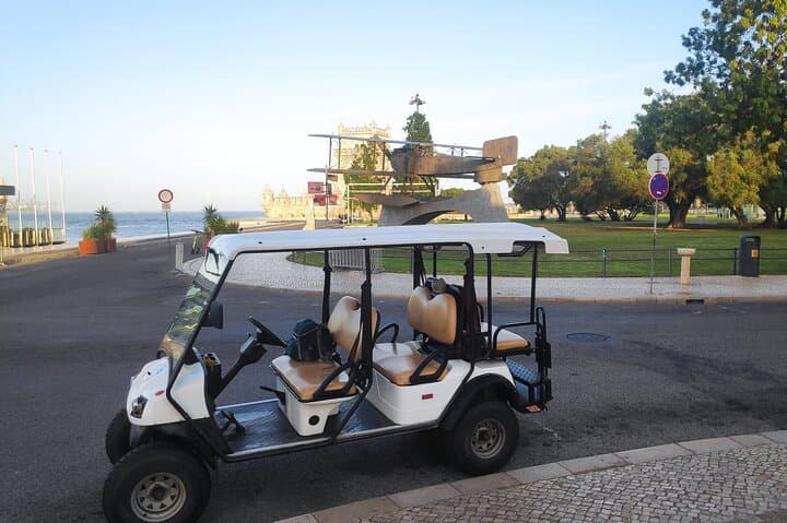 Lisbon by Electric Tuk‑Tuk: 4‑Hour Private Bohemian City Circuit photo 3
