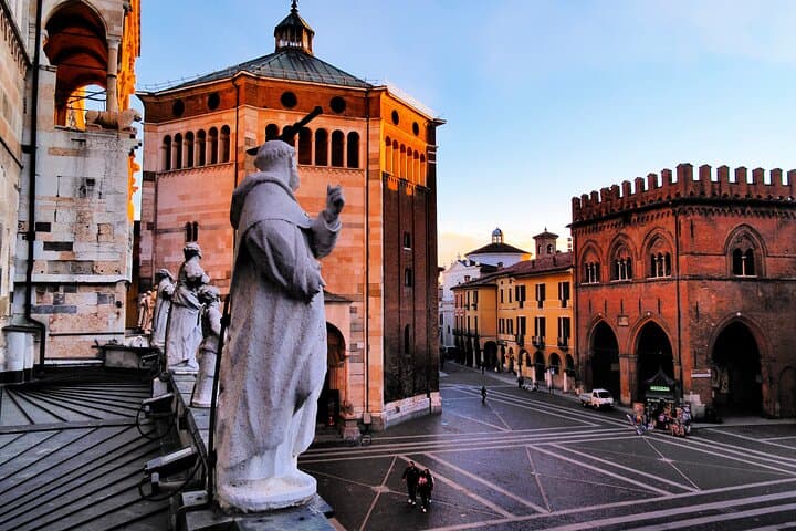 Cremona & Palazzo Pignano: Private Day Tour to Stradivari's City and Roman Ruins