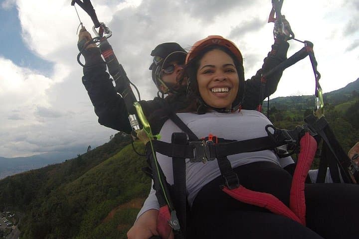 Guatapé Paragliding & El Peñol Day Tour — Paragliding Over the Reservoir photo 2