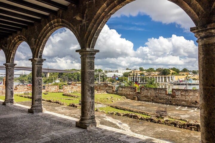 Santo Domingo Full-Day Colonial Zone Tour: Cathedral, Alcázar & Lunch photo 3