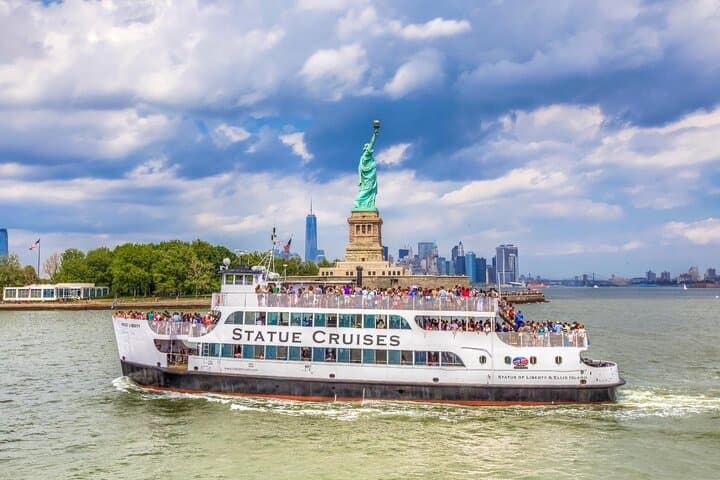 Easy-Access Statue of Liberty and Brooklyn Bridge Guided Discovery Tour photo 4