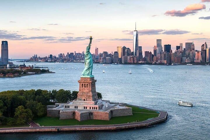 Easy-Access Statue of Liberty and Brooklyn Bridge Guided Discovery Tour photo 5
