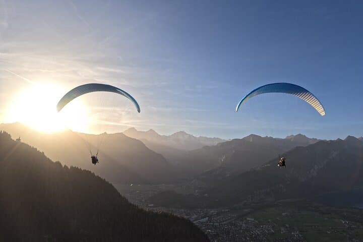 Tandem Paragliding Interlaken: Beatenberg to Höhematte Top Flight photo 2