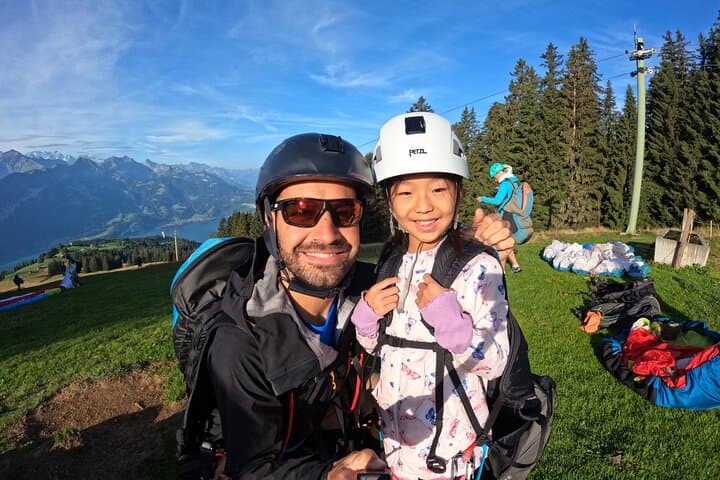 Tandem Paragliding Interlaken: Beatenberg to Höhematte Top Flight photo 5