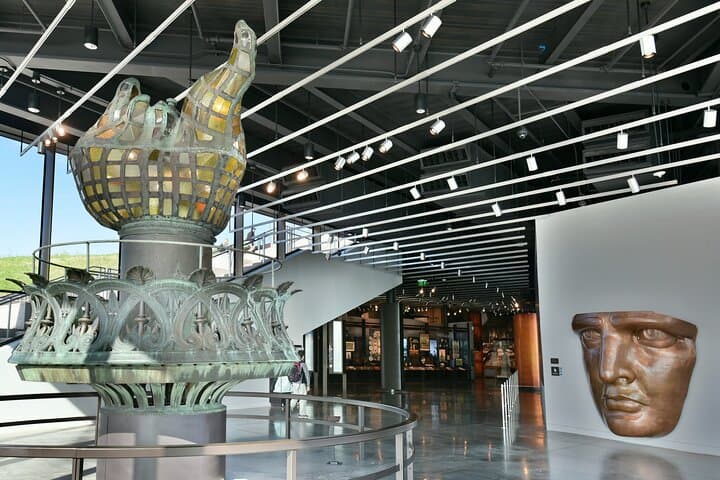 Easy-Access Statue of Liberty and Brooklyn Bridge Guided Discovery Tour photo 6