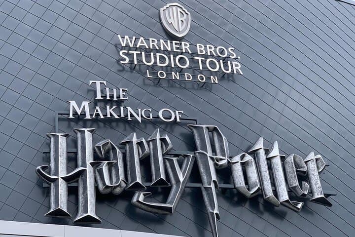 Private Transfers Between London and Warner Bros. Studio Tour — Door-to-Door from Central London
