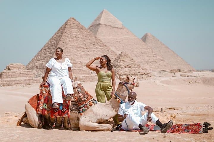 Full-Day Pyramids of Giza, Sphinx and Saqqara Guided Tour