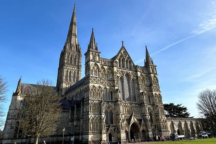 Salisbury Cathedral Private Tour with Oxford PhD Historian and London Transfer photo 3