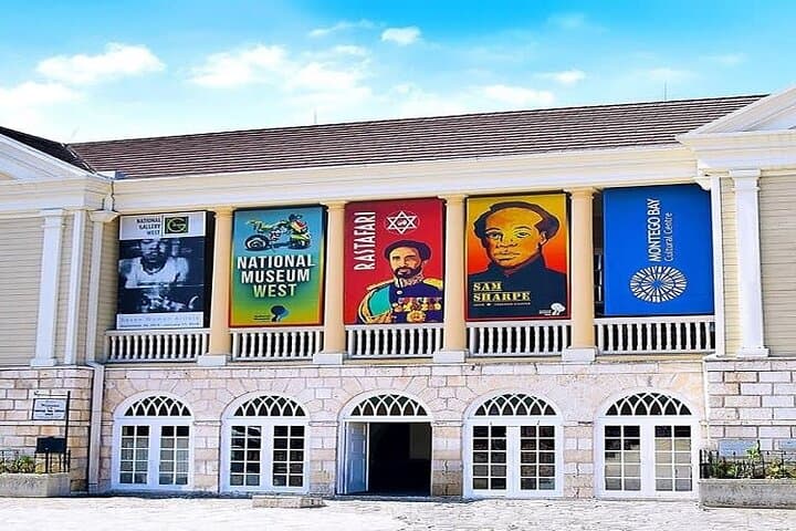 Montego Bay Sightseeing Tour — Rose Hall, Hip Strip & Doctor's Cave Beach photo 3
