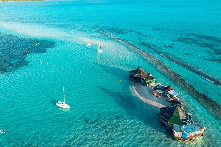 San Andrés Full-Day: Johnny Cay & Natural Aquarium Semi-Private Boat Tour