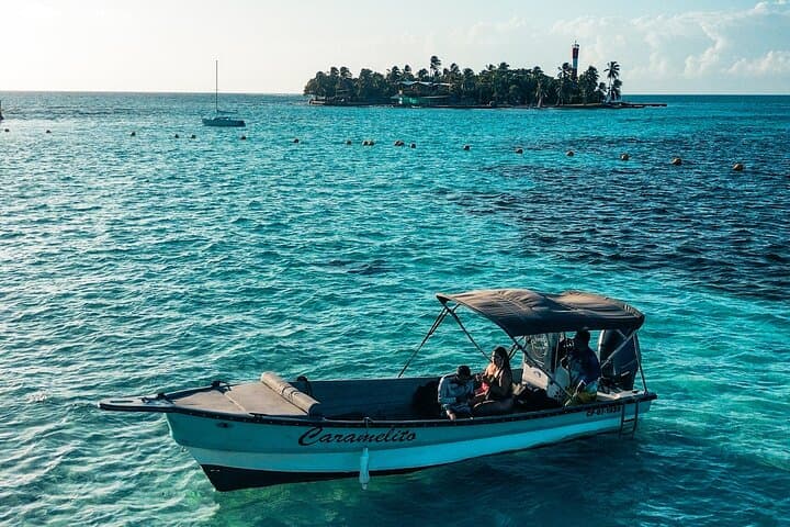 San Andrés Full-Day: Johnny Cay & Natural Aquarium Semi-Private Boat Tour photo 2