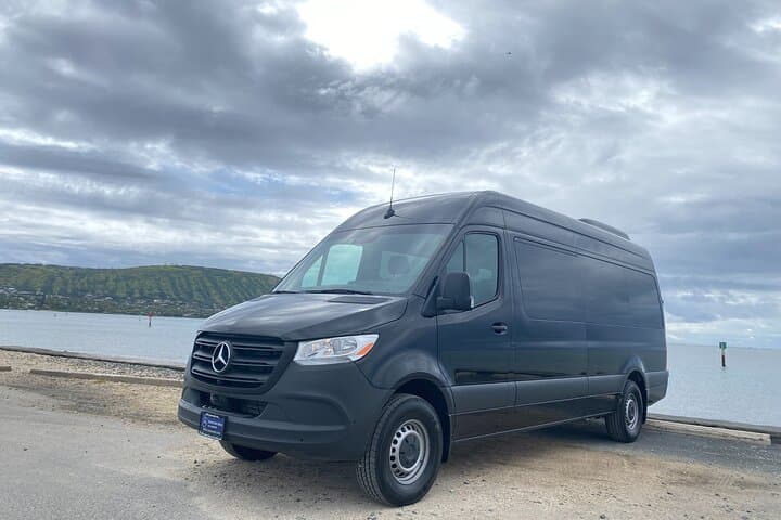 Private Mercedes Van Transfer from HNL Airport to Waikiki — Up to 14 Passengers photo 4