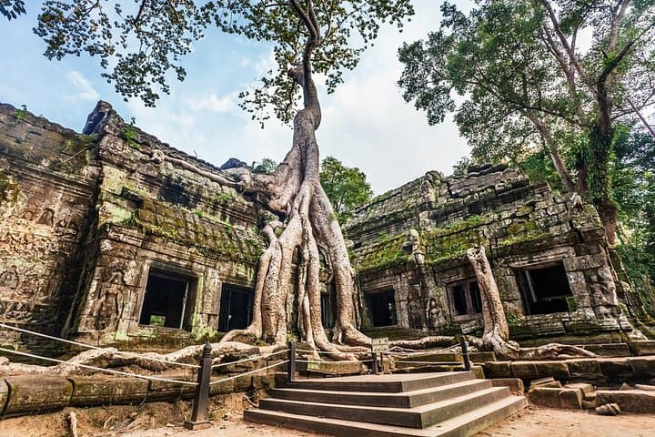 3-Day Siem Reap Private Tour: Angkor Temples, Floating Villages & Cultural Shows photo 2