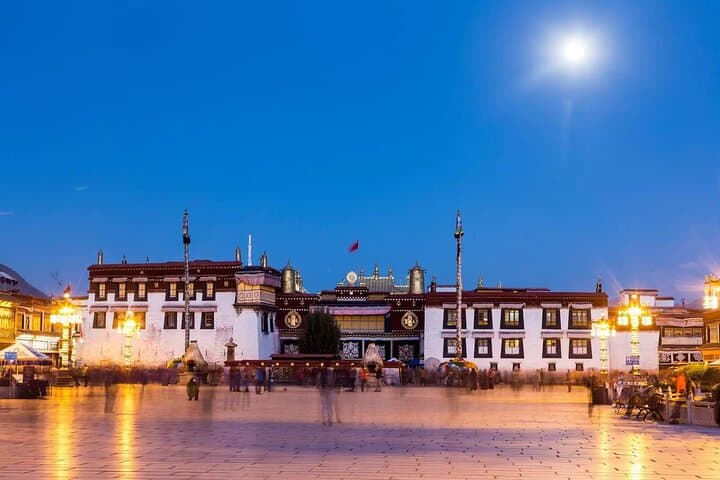 Tibet Overland Tour: Kathmandu to Lhasa Group Departure with Everest & Yamdrok Views photo 4