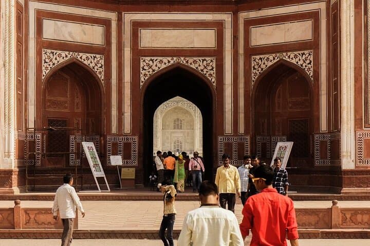 Private Taj Mahal and Agra Fort Guided Day Trip from Delhi photo 5
