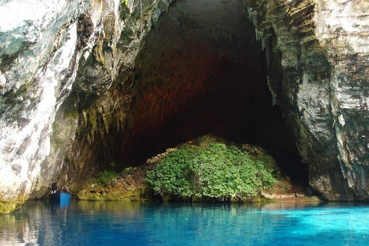 Kefalonia Day Trip from Zakynthos: Drogarati Cave, Melissani Lake & Myrtos Bay photo 3
