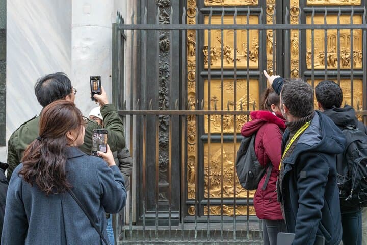 Florence Walking Tour: Duomo, Ponte Vecchio & Oltrarno Audio Guide photo 2