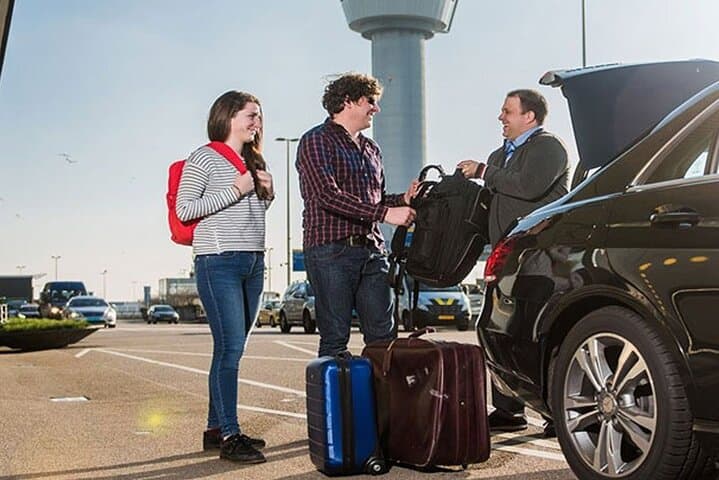 Luxury Private Transfer from Abu Dhabi to Dubai Chauffeur Service photo 3
