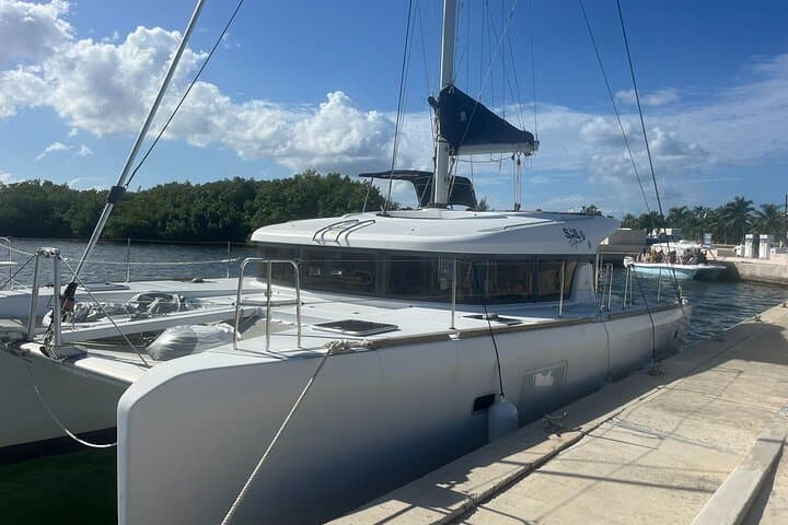 Private Luxury Catamaran Charter to Stingray City & Snorkel — Grand Cayman photo 4