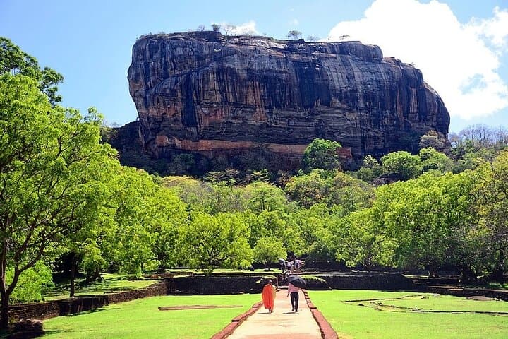 Climb Sigiriya and Explore Hiriwadunna: Day Trip from Pasikuda & Kalkuda photo 2