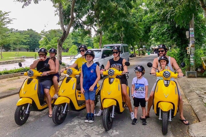 Hoi An Electric Scooter & Art Workshop: Countryside Ride to Tra Que and An Bang Beach photo 6