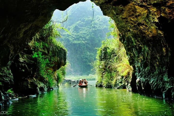 Full-Day Ninh Binh: Bai Dinh, Trang An Boat Cruise & 4WD Adventure photo 4
