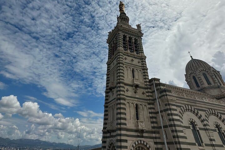 Marseille private food excursion: calanques, markets & le corbusier photo 5