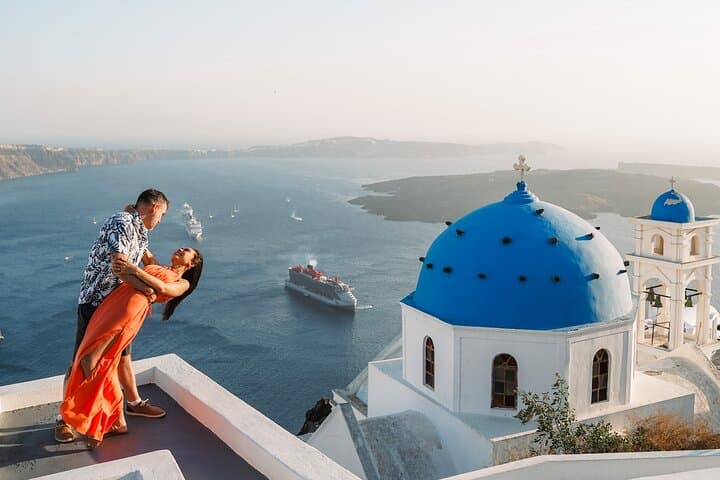 Santorini Photo Shoot and Local Caldera Walk: Imerovigli & Blue Domes
