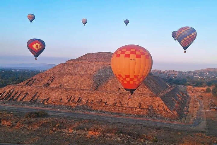 Hot Air Balloon Over Teotihuacan: Sunrise Flight, Breakfast & Pyramids