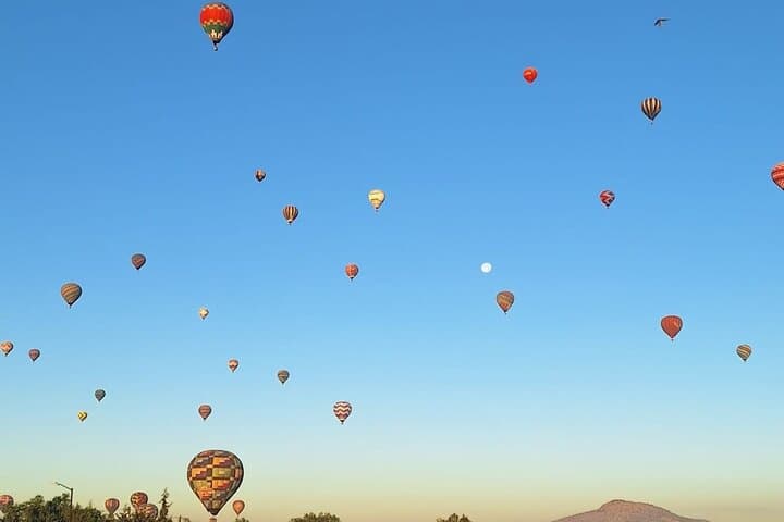 Hot Air Balloon Over Teotihuacan: Sunrise Flight, Breakfast & Pyramids photo 2