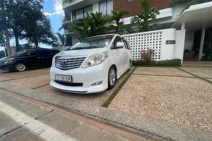 Private Siem Reap Airport Pickup and Angkor Wat Day Tour photo 2